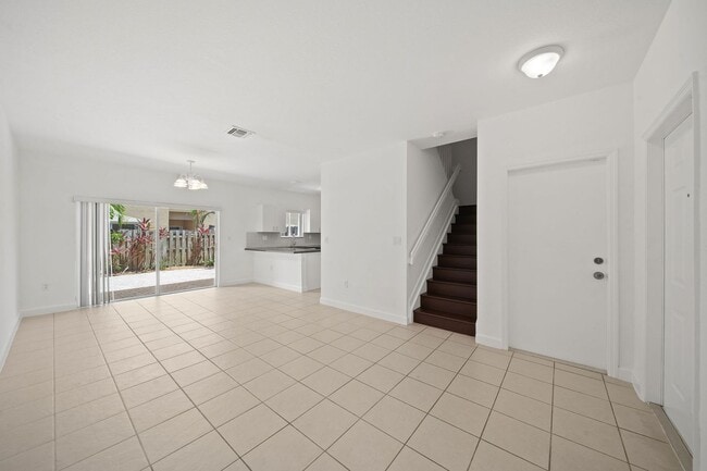 Building Photo - Cutler Bay Townhouse