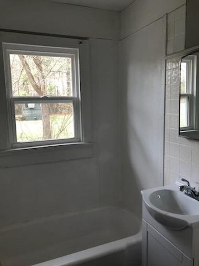 Building Photo - 2 bedroom home on large lot