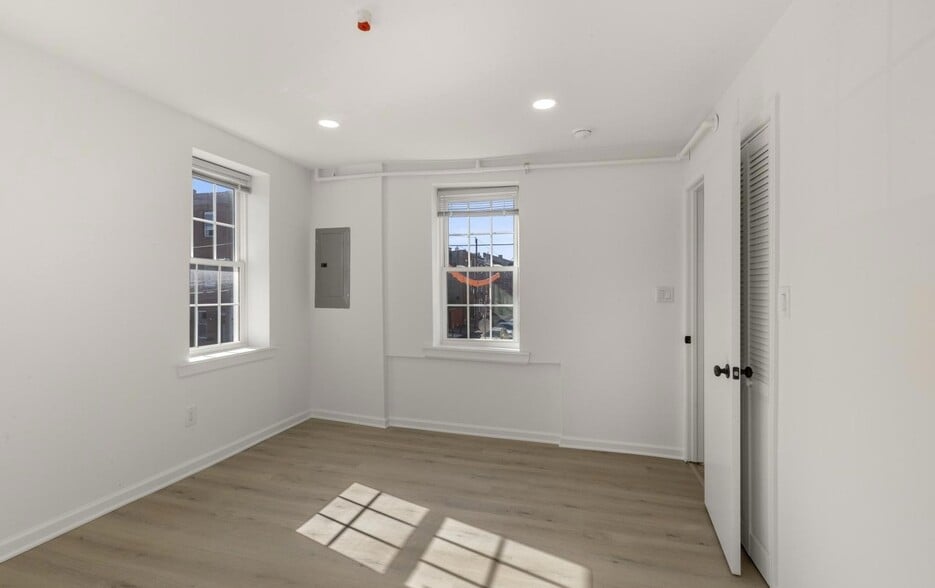 Building Photo - 2723 E Huntingdon St