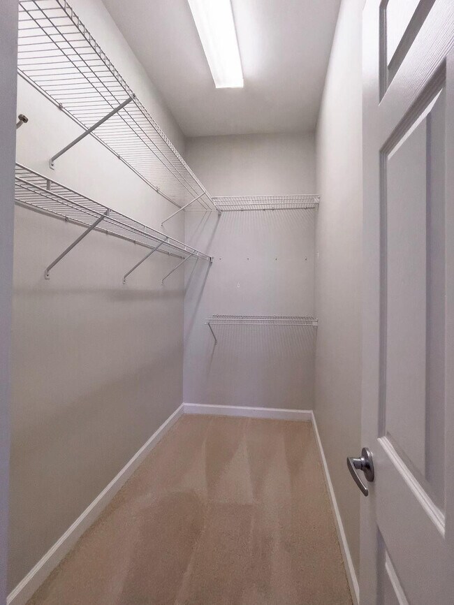 Building Photo - 2343 Vintage Dr