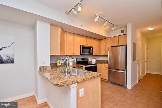 Building Photo - 616 E Street NW Unit 449