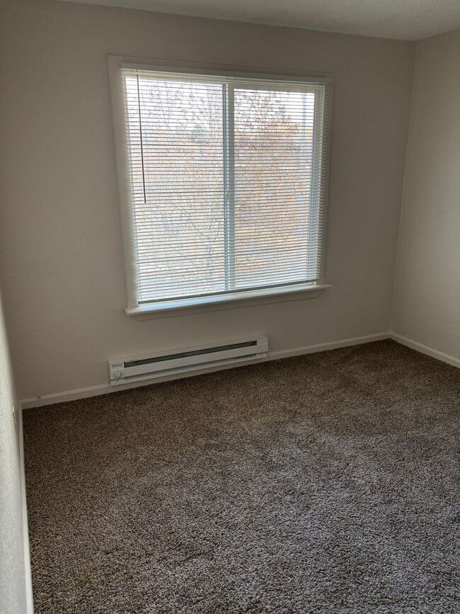 Building Photo - 1 BEDROOM/1 BATH CONDO UPSTAIRS UNIT AVAIL...