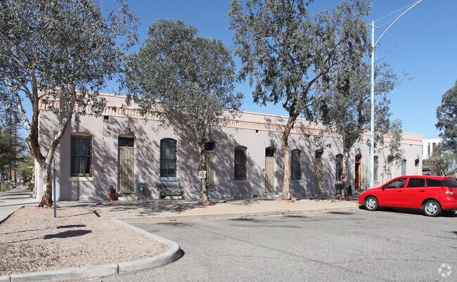 Building Photo - 335-345 E 12th St