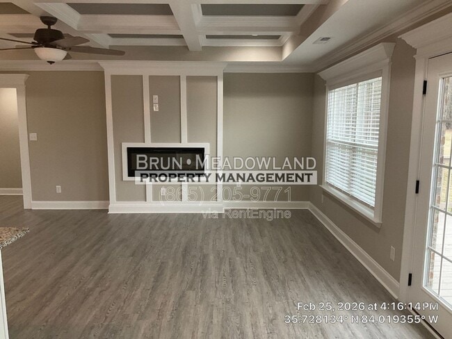 Building Photo - 3869 Doral Dr