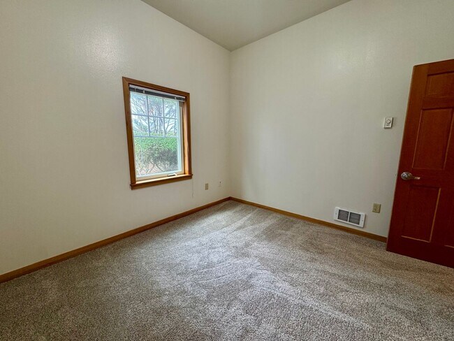 Building Photo - Single-Level 2BD/2BA in Face Rock Village – Bandon Beach Living Awaits