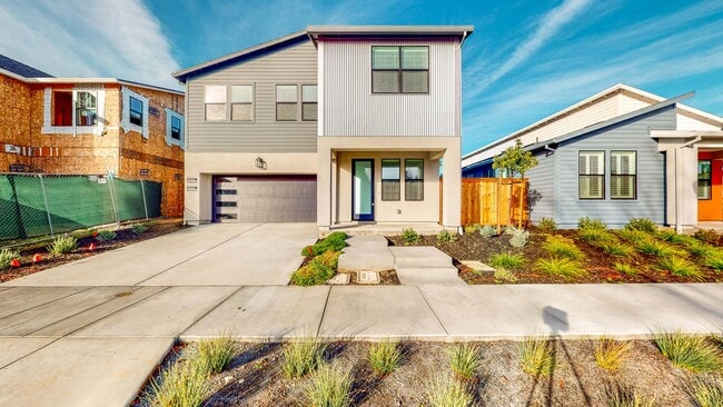 Building Photo - 1 bedroom Granny unit! (Above Garage) with...