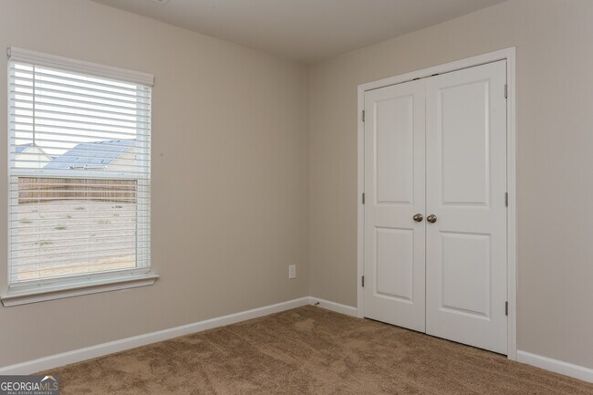Building Photo - 32 Maple Grove Dr