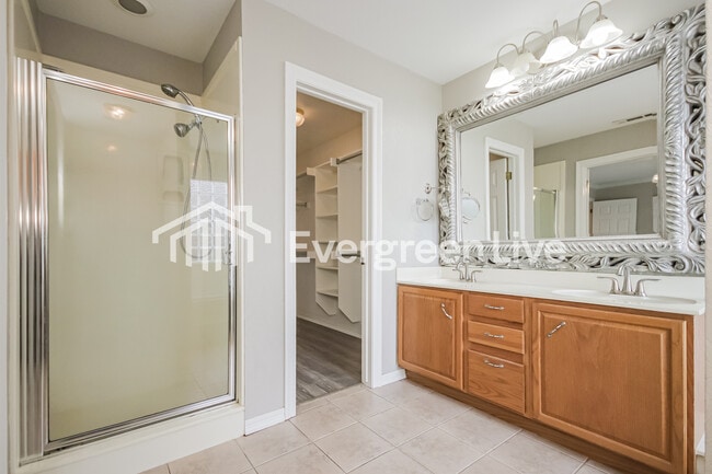 Building Photo - 1668 Niagara St