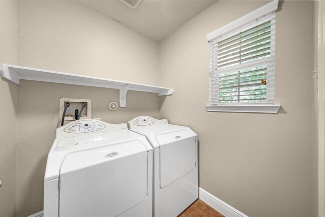 Building Photo - 18436 Sunrise Pines Dr