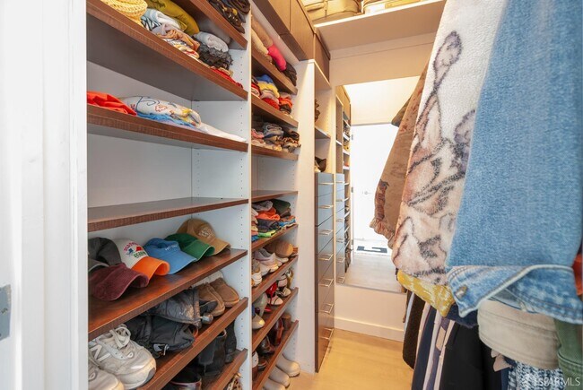 Building Photo - 1160 Mission St