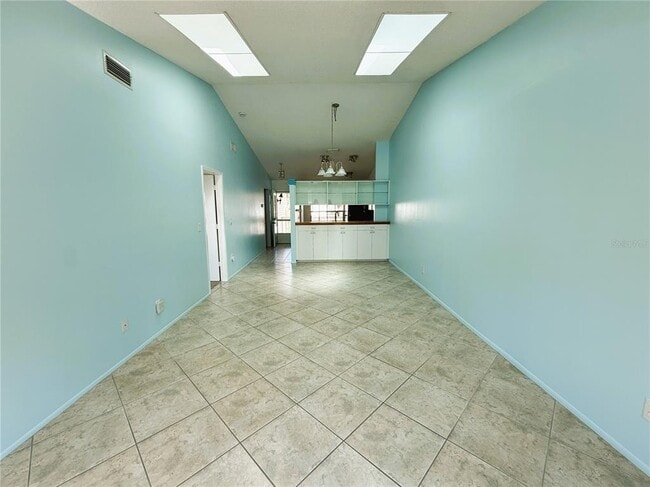 Building Photo - 225 Sun Vista Ct S