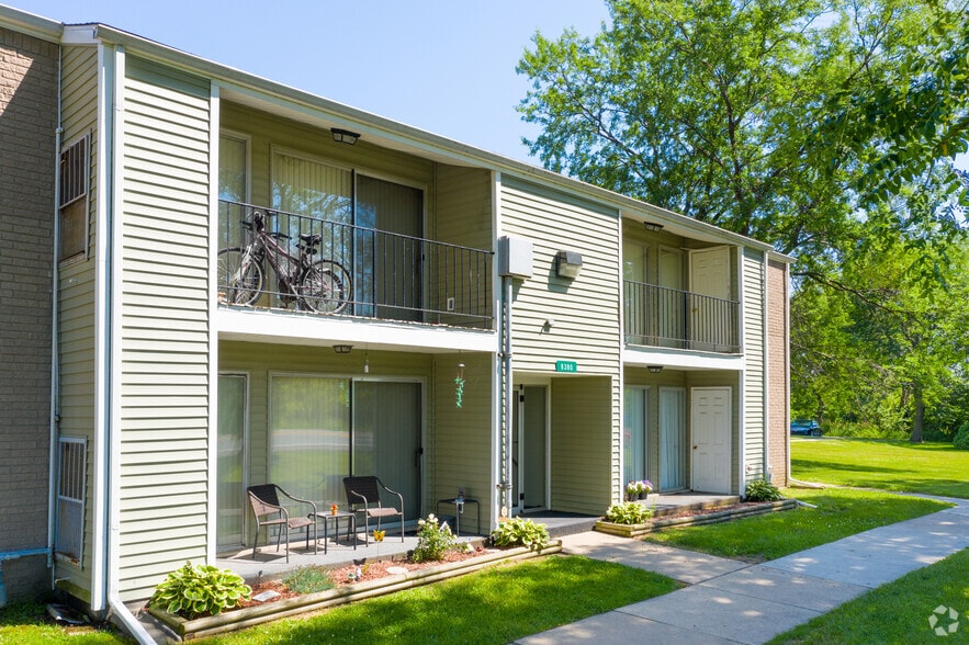 Primary Photo - Newport Park Apartments