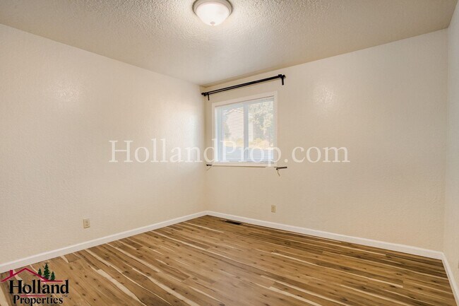 Building Photo - Charming 3-Bedroom Home in Highly Walkable Milwaukie Neighborhood!