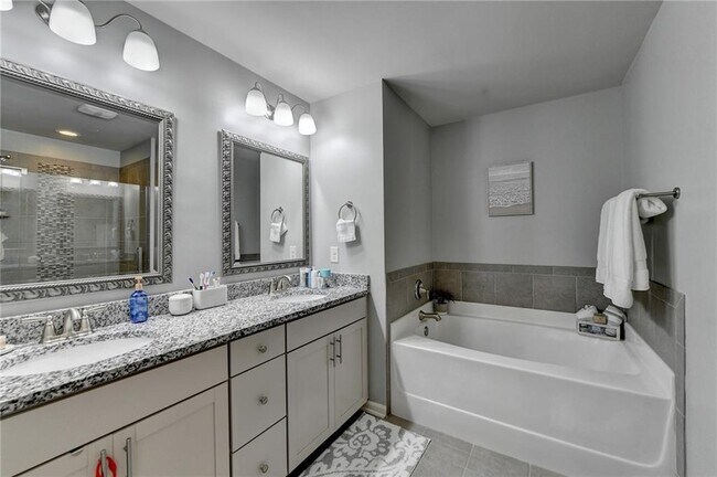 Building Photo - 2185 Mission View Dr NW