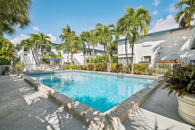 Building Photo - 561 Bayshore Dr