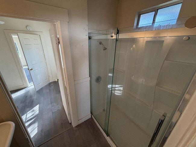 Building Photo - Bungalow nestled in East Sacramento!