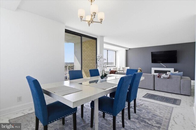 Building Photo - 301 N Beauregard St