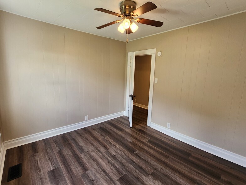 Building Photo - 2511 Watauga Rd