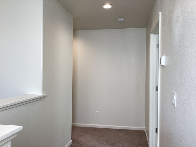 Building Photo - 6319 E Creek View Ln