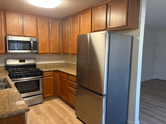 Building Photo - Charming 2 bedroom 2 bathroom Condo in Oceanside!