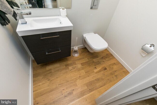 Building Photo - 2328 Memphis St