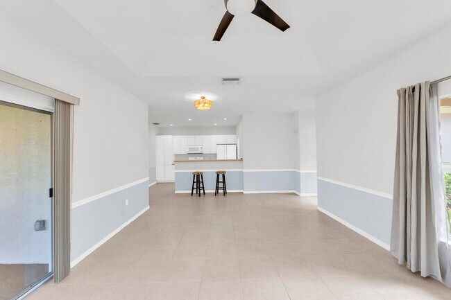 Building Photo - 1864 S Dovetail Dr