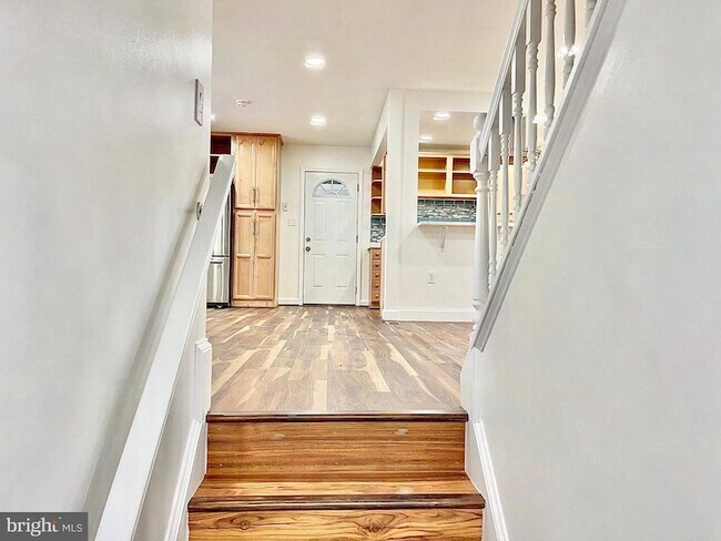 Building Photo - 1402 Mullins St