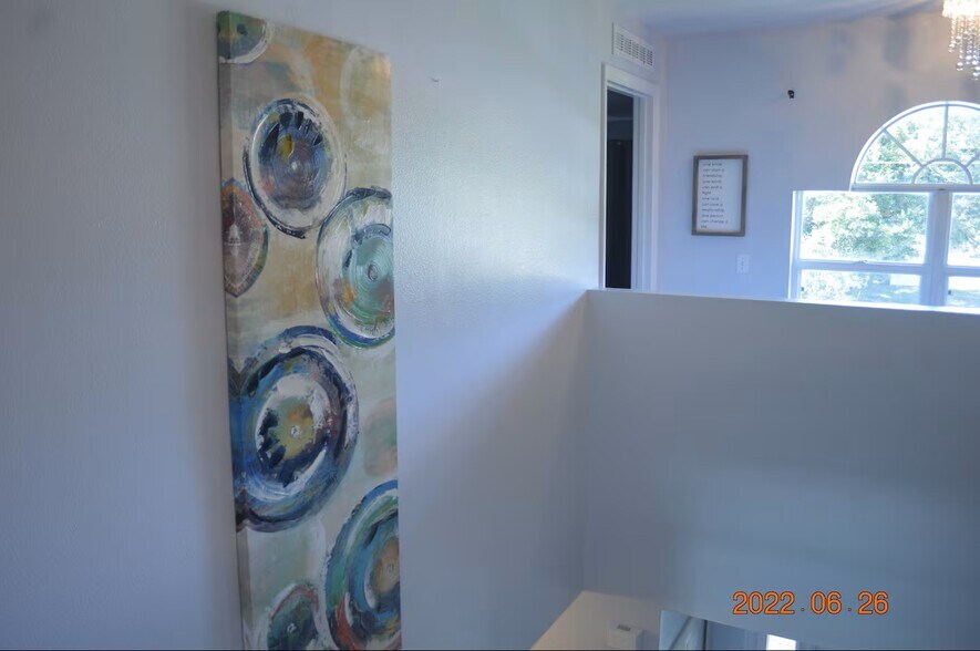 Open airy house - 12 Fircrest Ln