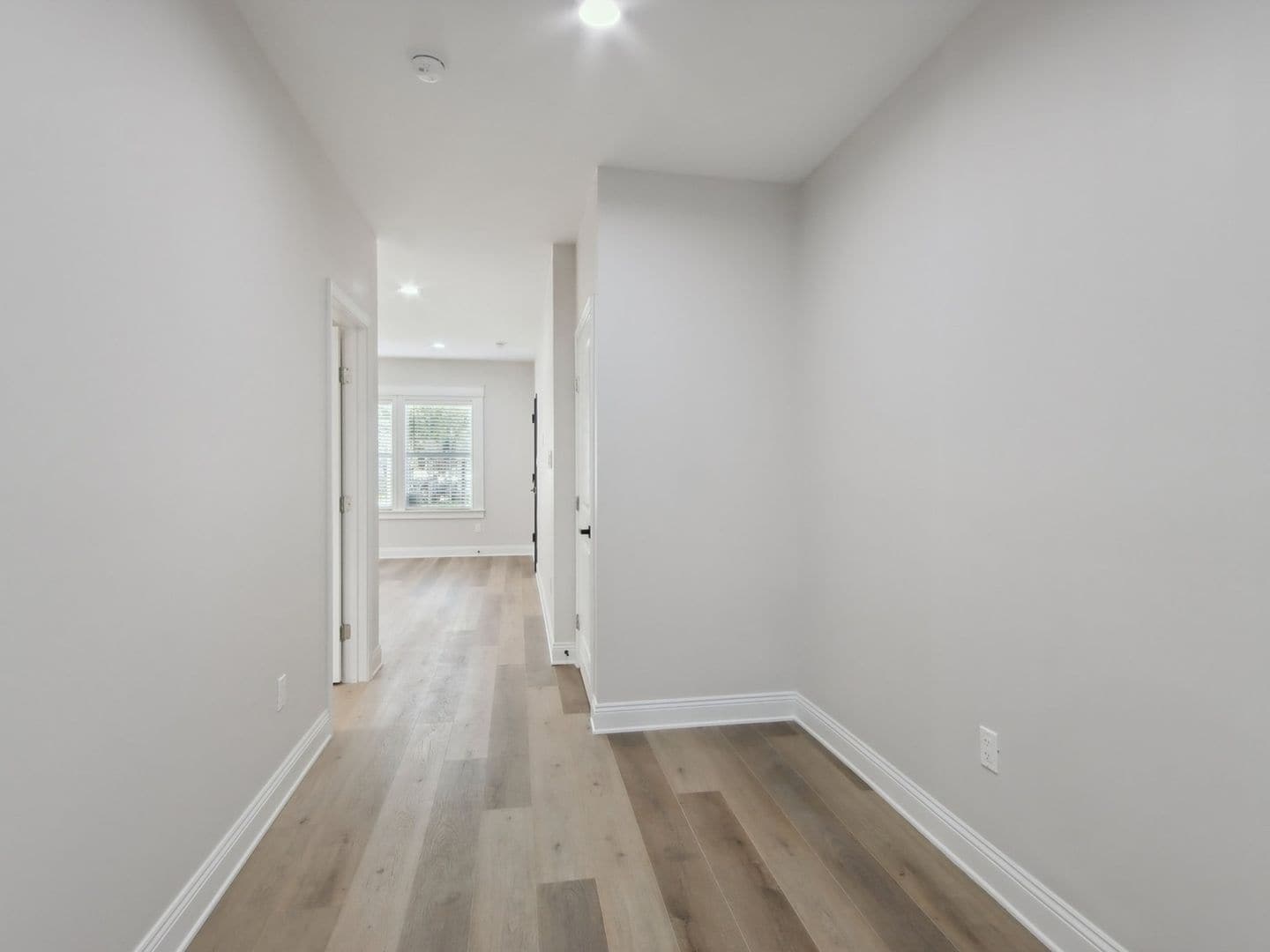 Building Photo - 1904 Calumet St