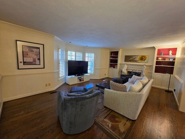 Building Photo - Ghent Square