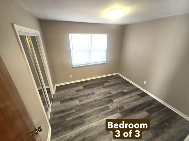 Building Photo - 903 Young St