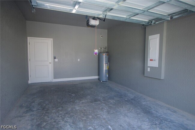 Building Photo - 1123 Deauville St E