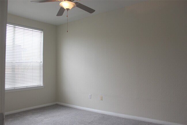 Building Photo - 7575 Kirby Dr