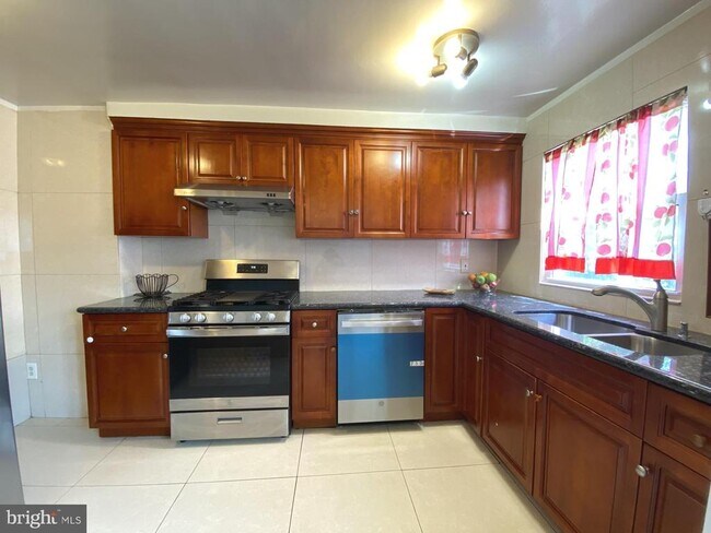 Building Photo - 12673 Biscayne Dr