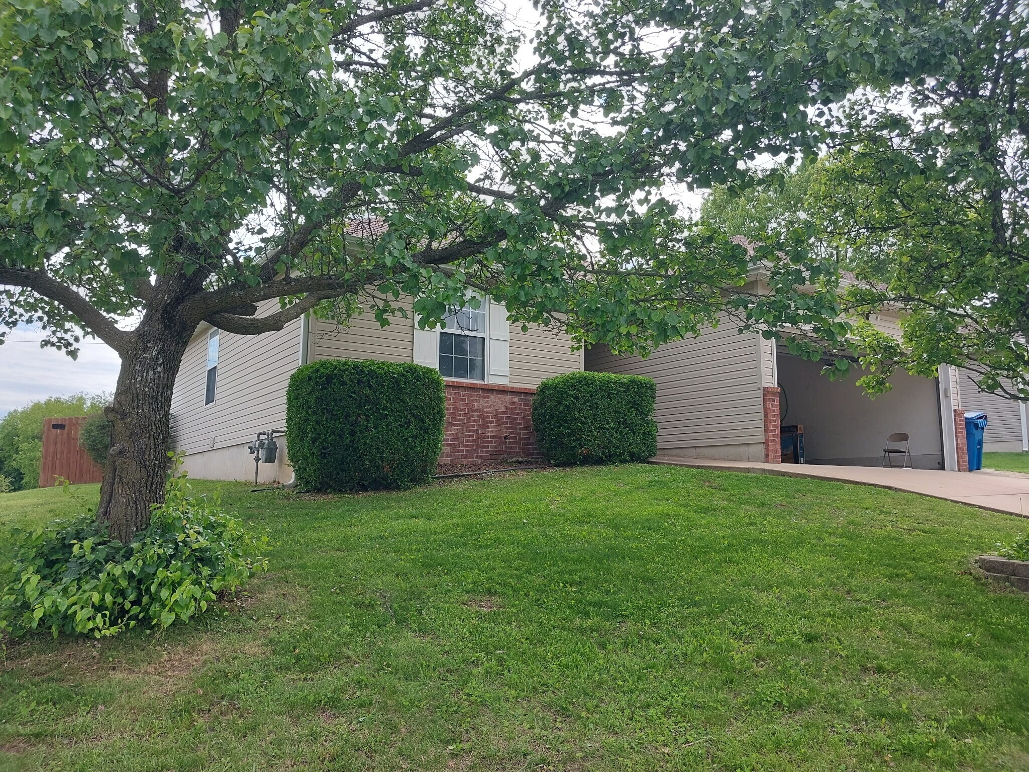 Building Photo - 428 W White Ash Rd