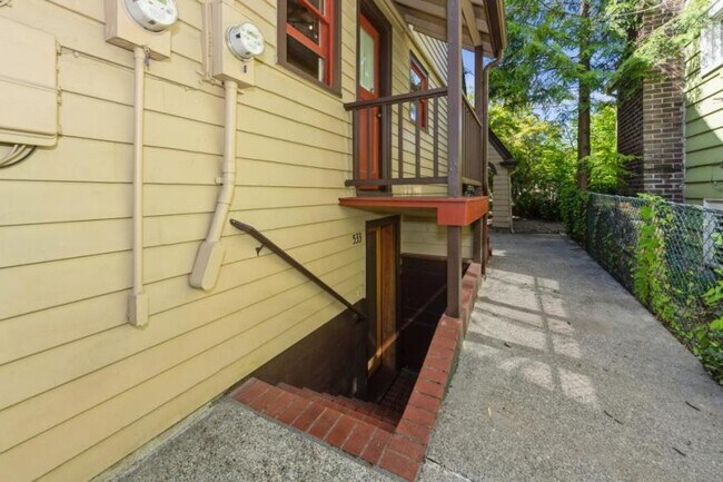 Building Photo - 1 bedroom in Seattle WA 98103