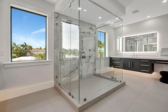 Building Photo - 416 S Lake Dr