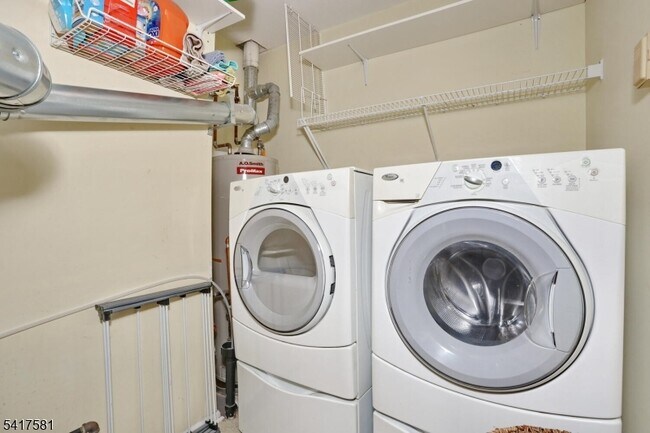 Building Photo - 2051 Charles Ct