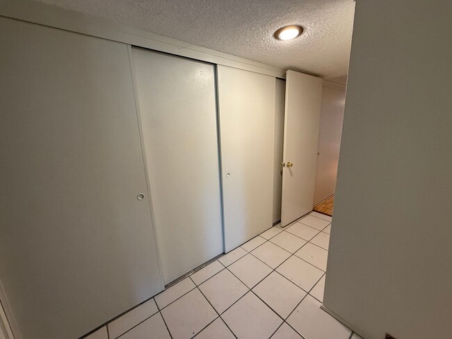 Building Photo - High Desert Retreat- 3 Bedrooms, 2 Bathroo...