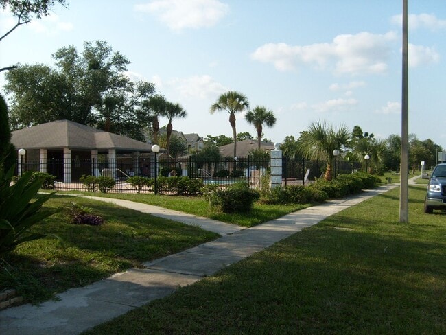 Building Photo - Patio Home, Minutes Away From UCF, Technol...