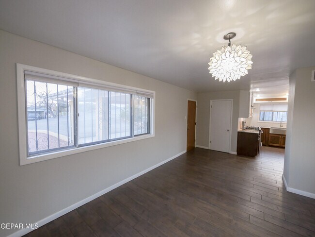 Building Photo - 3213 El Morro Rd