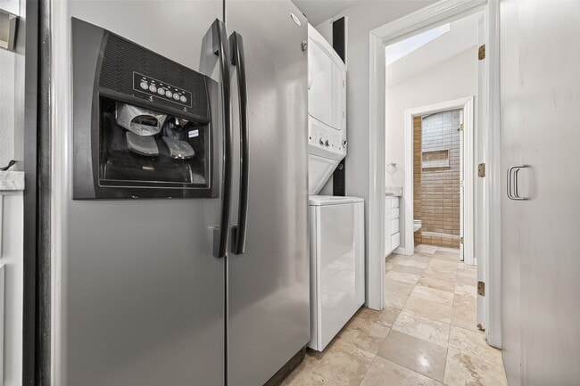 Building Photo - 2211 S Kirkwood Rd