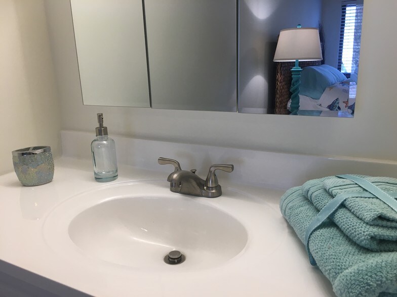 Upper level vanity - 438 Ocean Pky