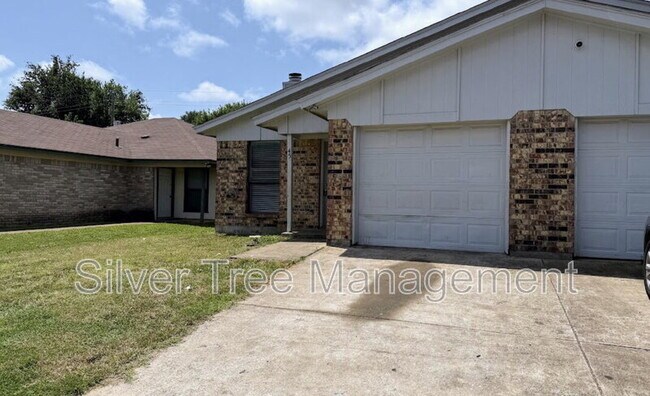 Building Photo - 6847 S Creek Dr