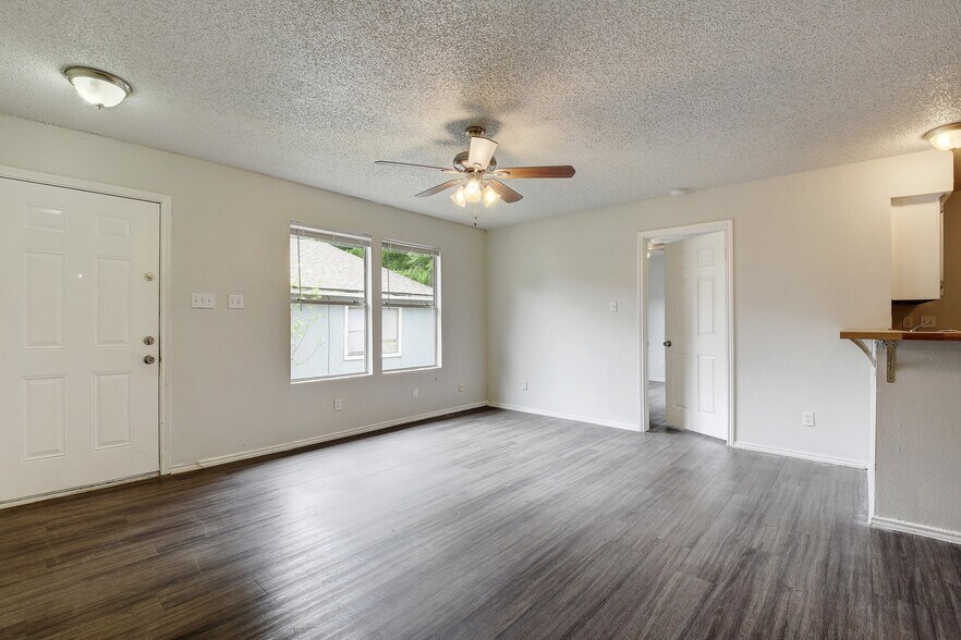 Building Photo - 5303 Spring Meadow Rd