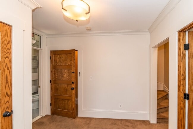 Building Photo - 404 S 5th Ave