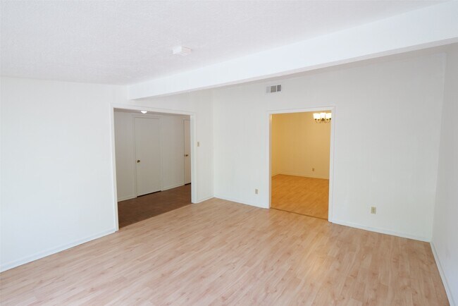 Building Photo - 5231 Beechnut St