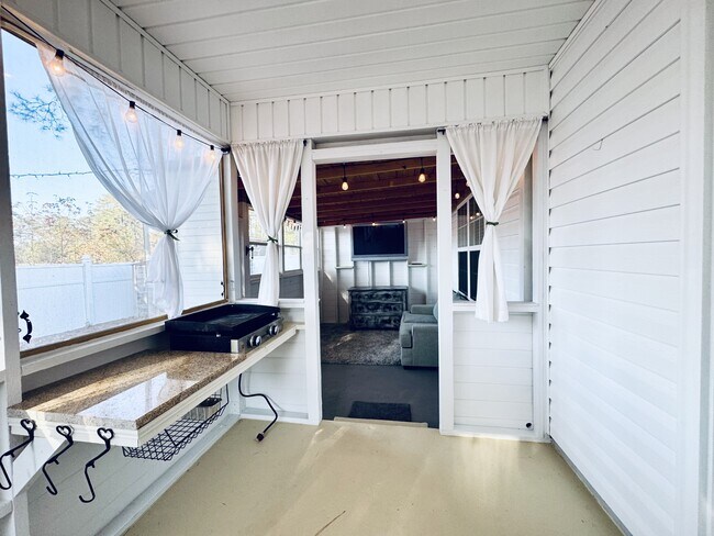 Building Photo - 932 Eaglet Cir