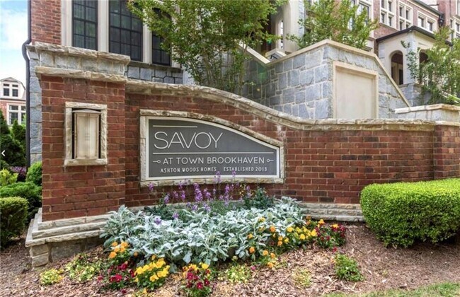 Building Photo - 2910 Hermance Dr NE