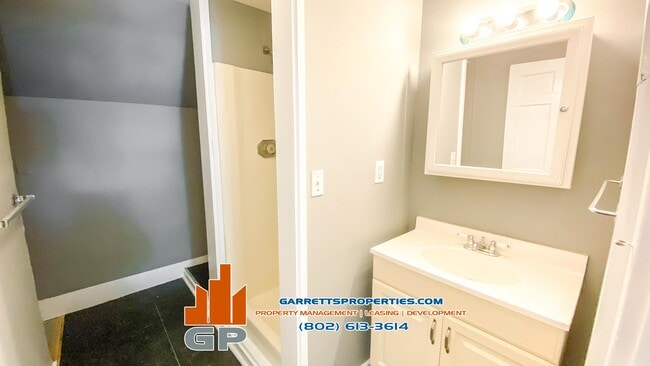 Building Photo - 102 S Main St